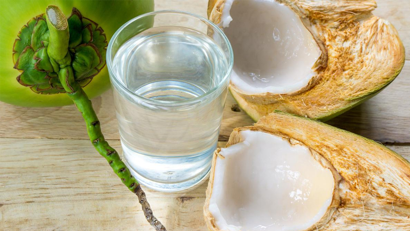 Manfaat Air Kelapa Muda yang Amat Baik untuk Kesehatan Tubuh – PAFI Kab. Rokan Hilir
